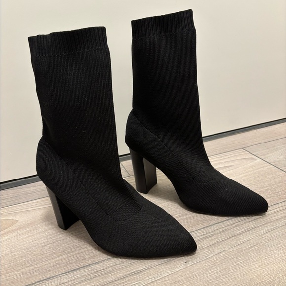Love Shoes - LOVE Elegant Black Women's Knit Ankle Boots, Size 5/35, Black.